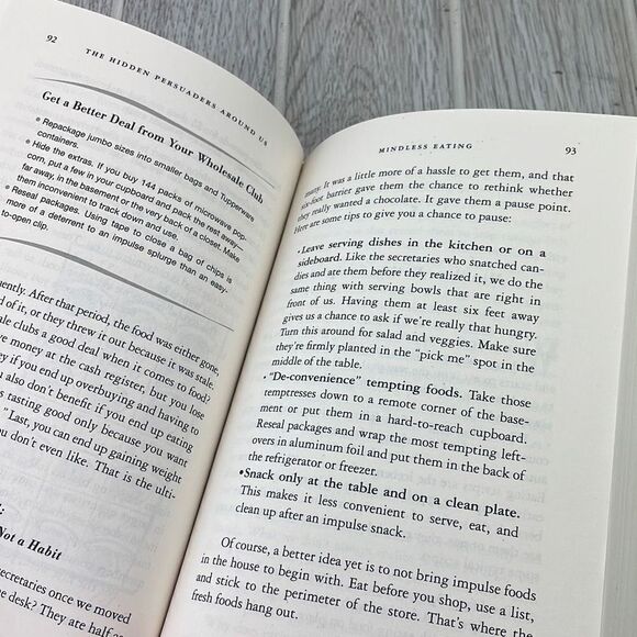 Mindless Eating: Why We Eat More Than We Think by Brian Wansink - Picture 6 of 6